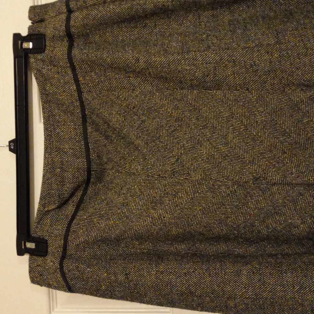 Women pleated  flare twill skirt.